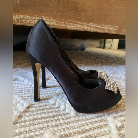 Satin pumps with rhinestone detail - Picture 6 of 6